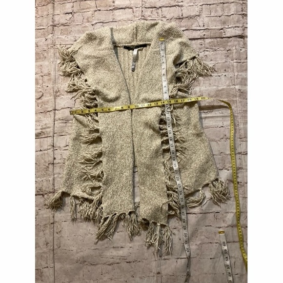 Kensie sleeveless fringe cream/tan knit cardigan size M - Picture 10 of 10